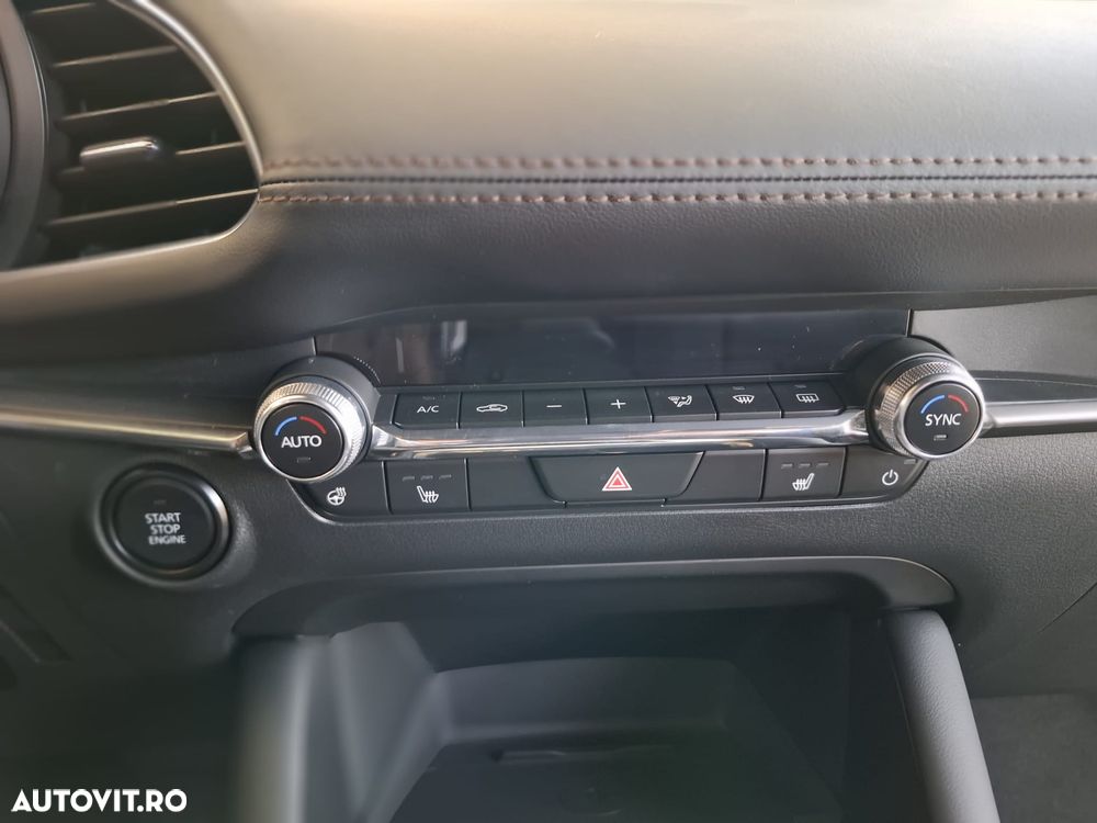 Mazda 3 e-Skyactiv X186 AT MHEV Center-Line - 9
