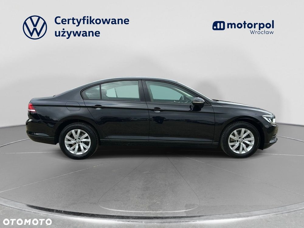 Volkswagen Passat 2.0 TDI SCR Trendline - 16