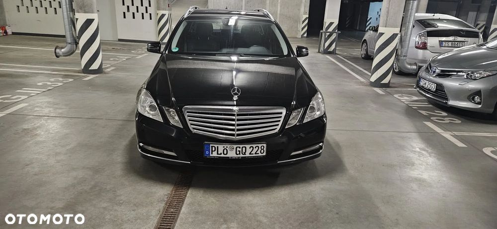 Mercedes-Benz Klasa E 200 CGI BlueEffICIENCY Elegance - 1