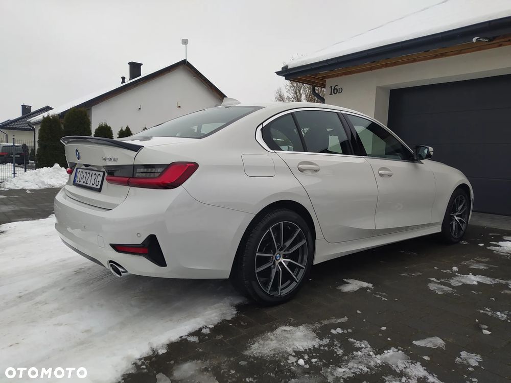 BMW Seria 3 330i Sport Line - 3