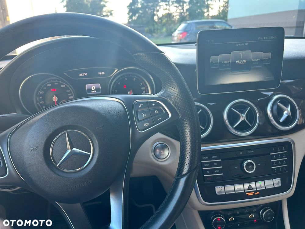 Mercedes-Benz CLA 250 7G-DCT - 18