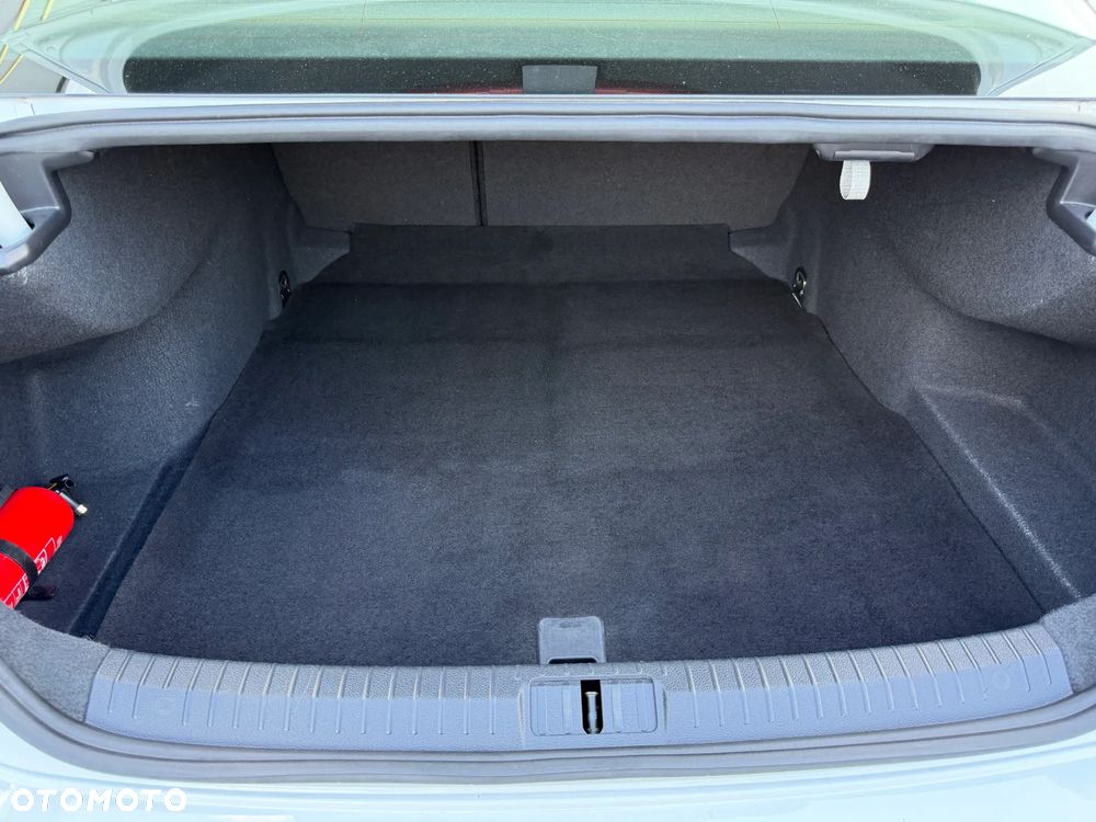 Volkswagen Passat 2.0 TDI EVO Essence - 24
