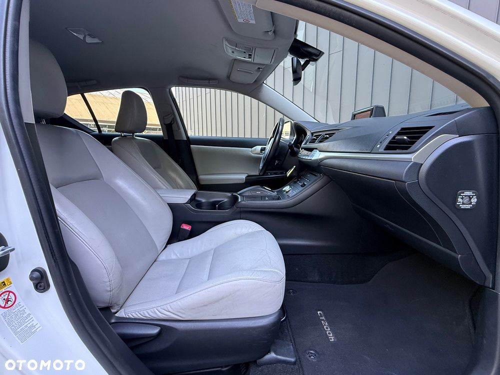 Lexus CT 200h Prestige - 29