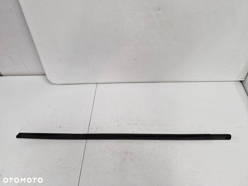 FIAT 500X LISTWA ZGARNIAJĄCA DRZWI PRAWY PRZÓD PRAWA PRZEDNIA CZARNA - 10