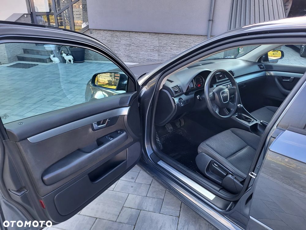 Audi A4 Limousine - 8