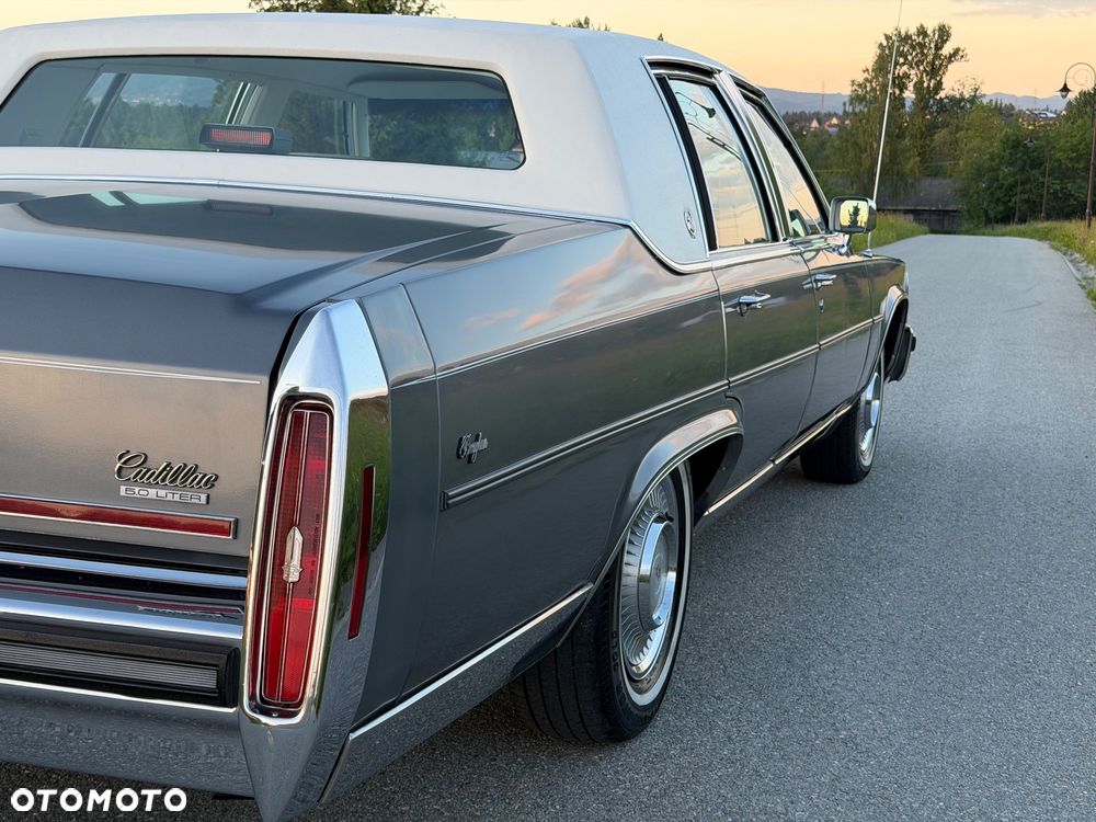 Cadillac Brougham - 13