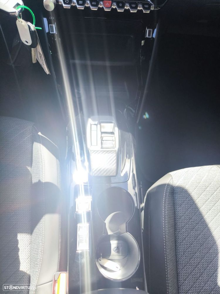 Peugeot 2008 1.2 Hybrid Allure e-DCS6 - 11