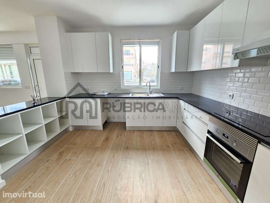 Moradia recuperada com garagem em Loulé - Grande imagem: 3/21