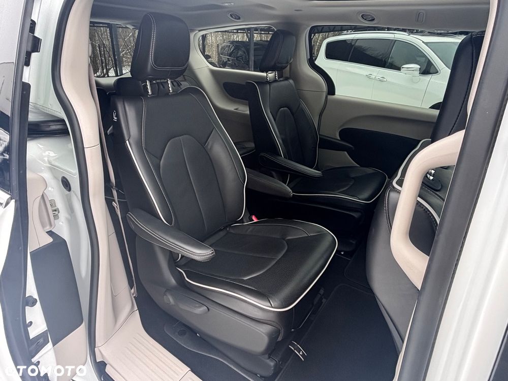 Chrysler Pacifica - 15