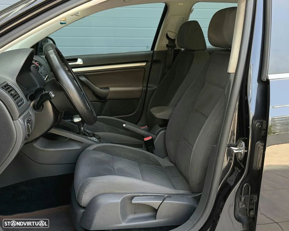 VW Golf Variant 2.0 TDi DPF Sportline DSG - 7