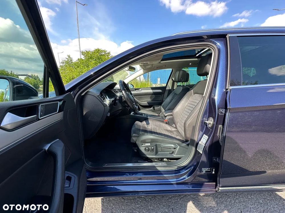 Volkswagen Passat Variant 2.0 TDI SCR DSG Highline - 24