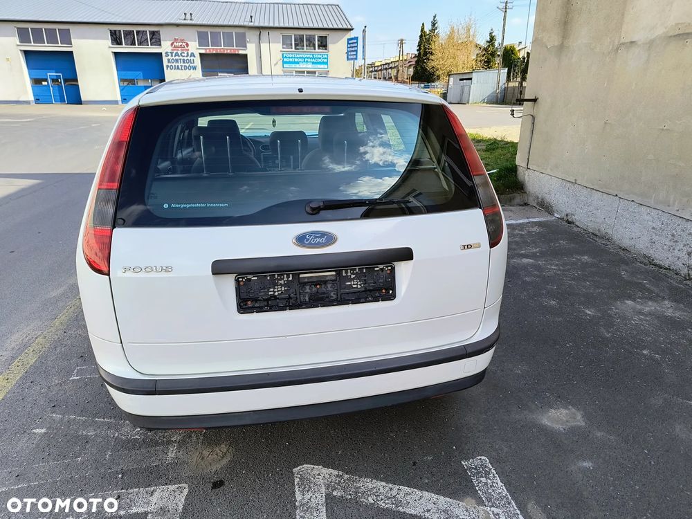 Ford Focus 1.6 TDCi DPF Ambiente - 6