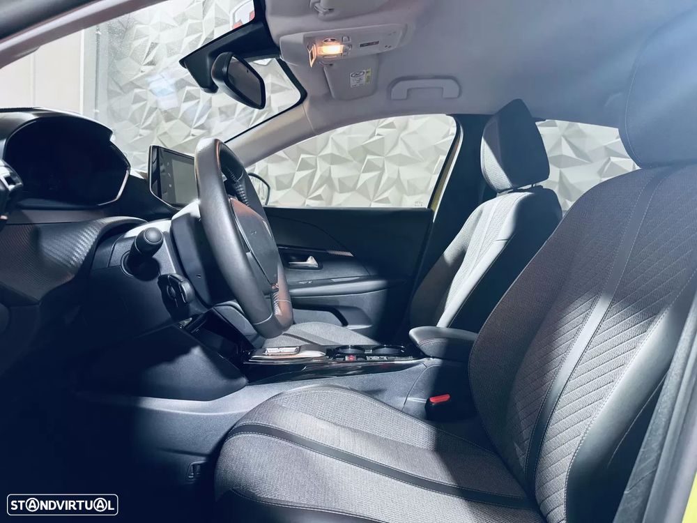 Peugeot e-208 - 32