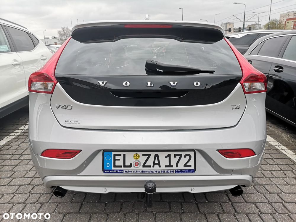Volvo V40 T4 Powershift Kinetic - 4