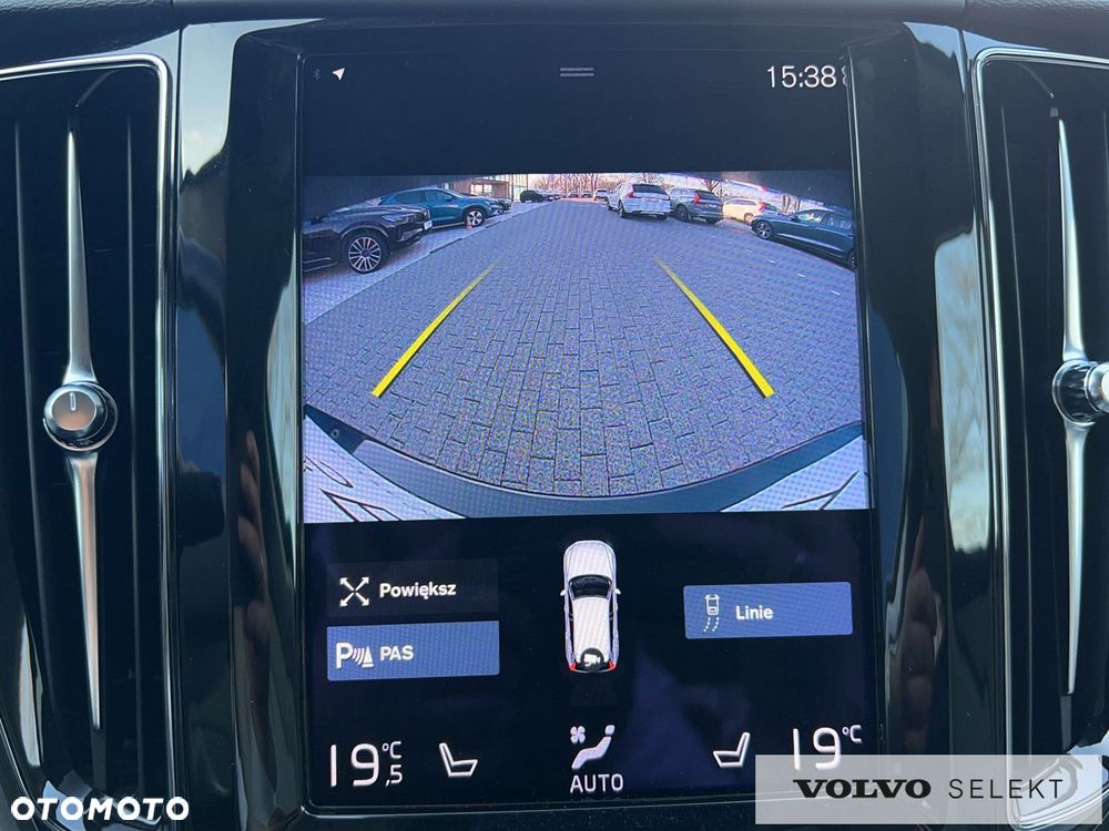 Volvo XC 60 B4 B Momentum - 26