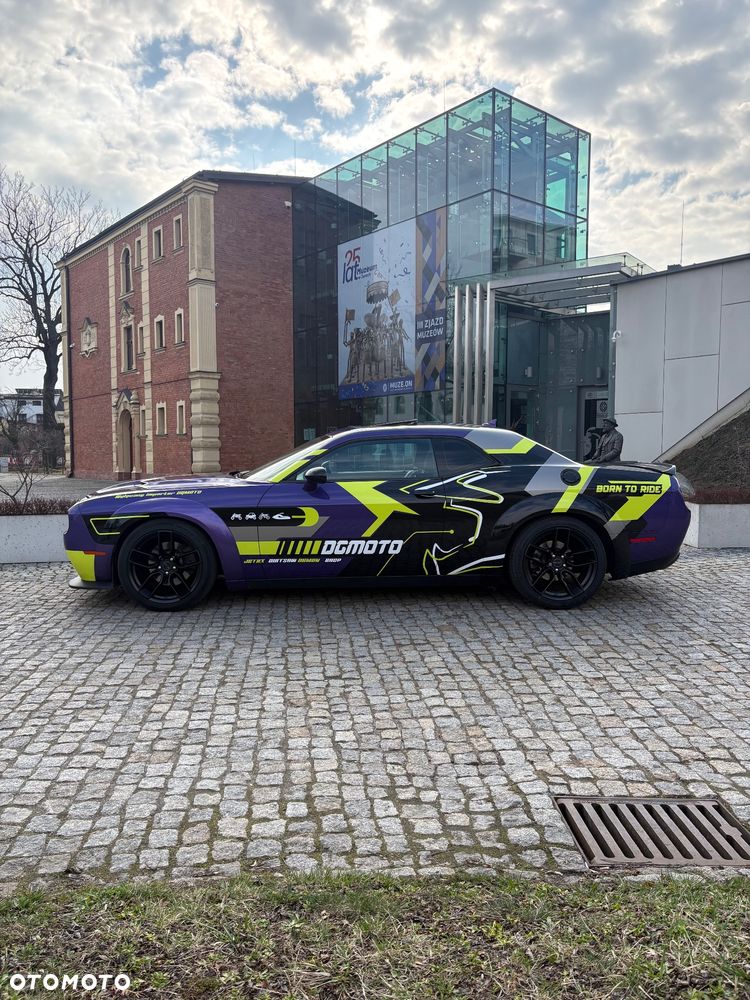 Dodge Challenger 6.1 SRT8 - 17