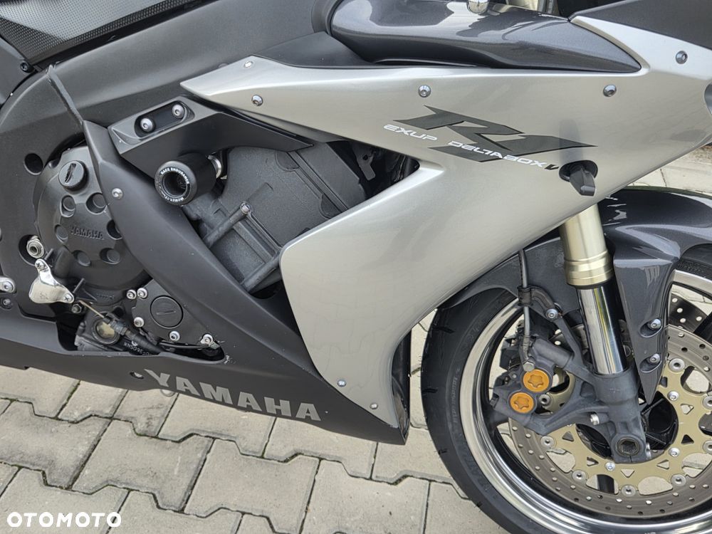 Yamaha R1 - 17