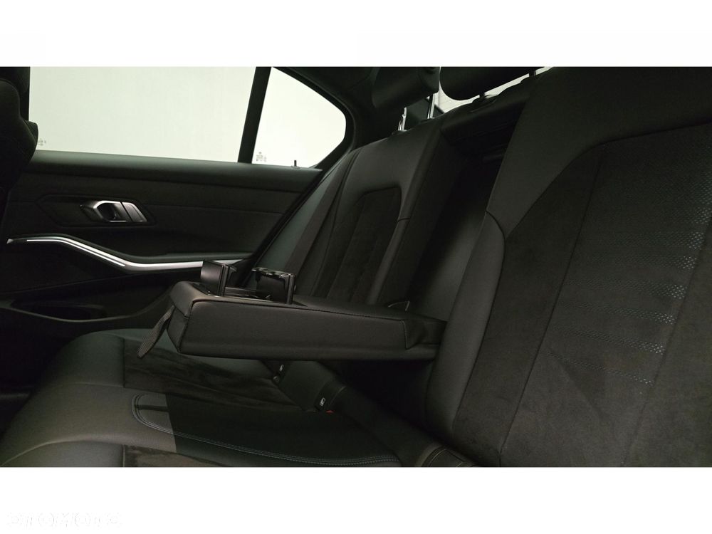 BMW Seria 3 320d xDrive mHEV M Sport - 23