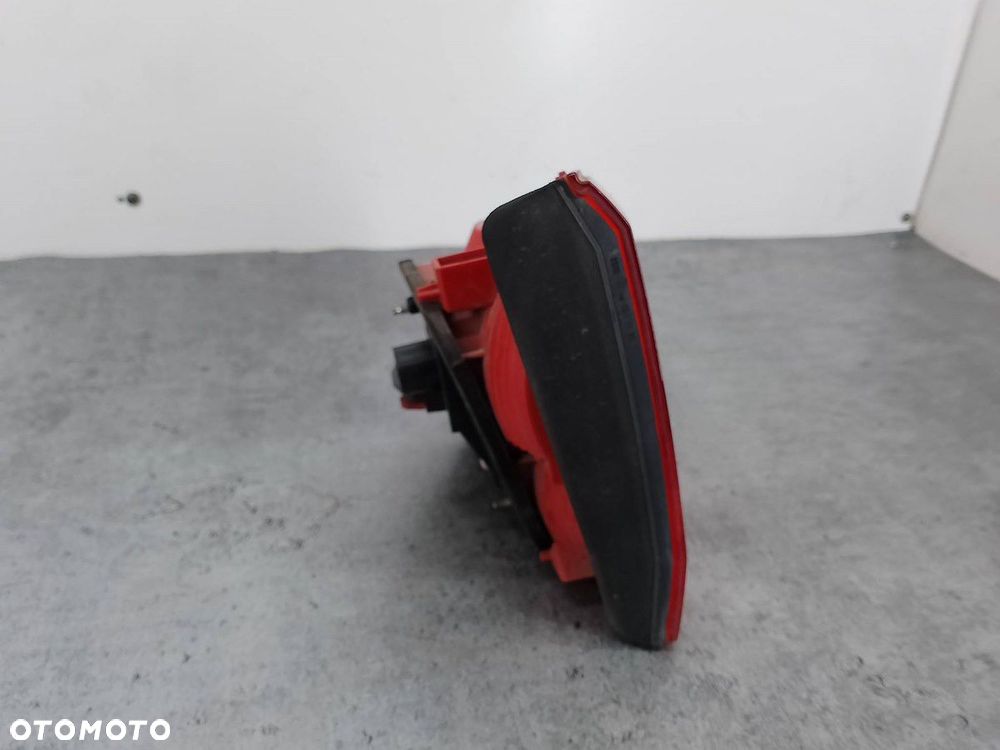 LAMPY KOMPLET W KLAPĘ  VW TOURAN II 1T0945094 2.0 TDI - 10