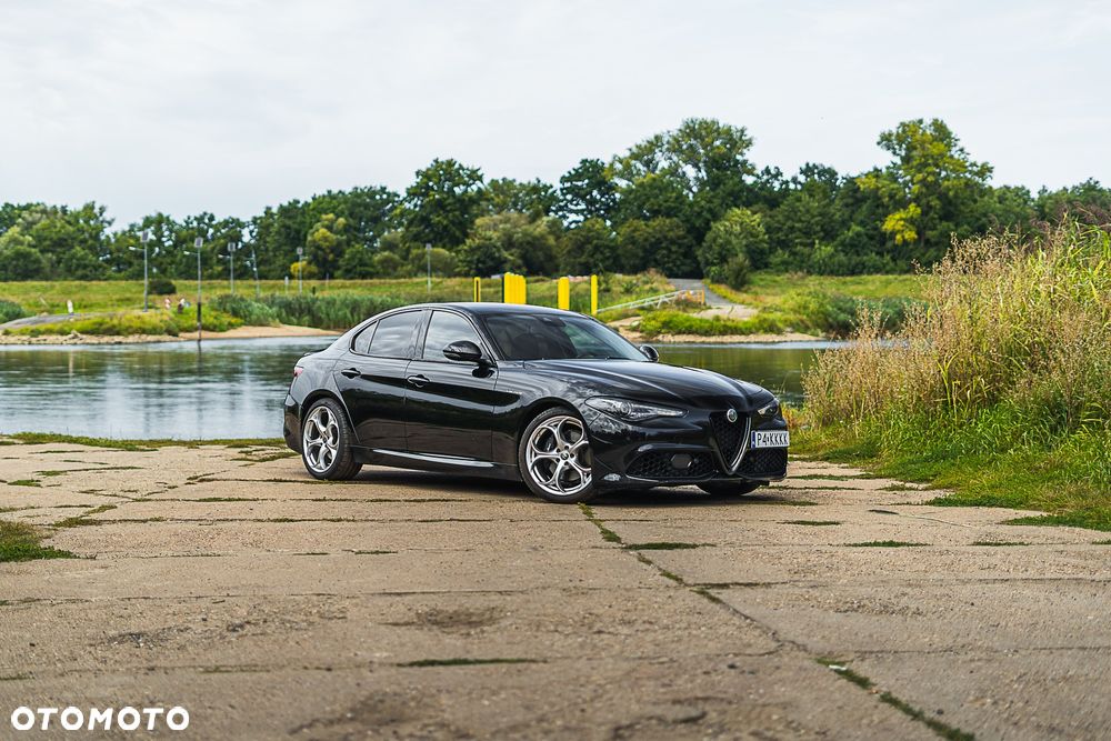 Alfa Romeo Giulia 2.0 Turbo 16V AT8-Q4 Veloce - 3