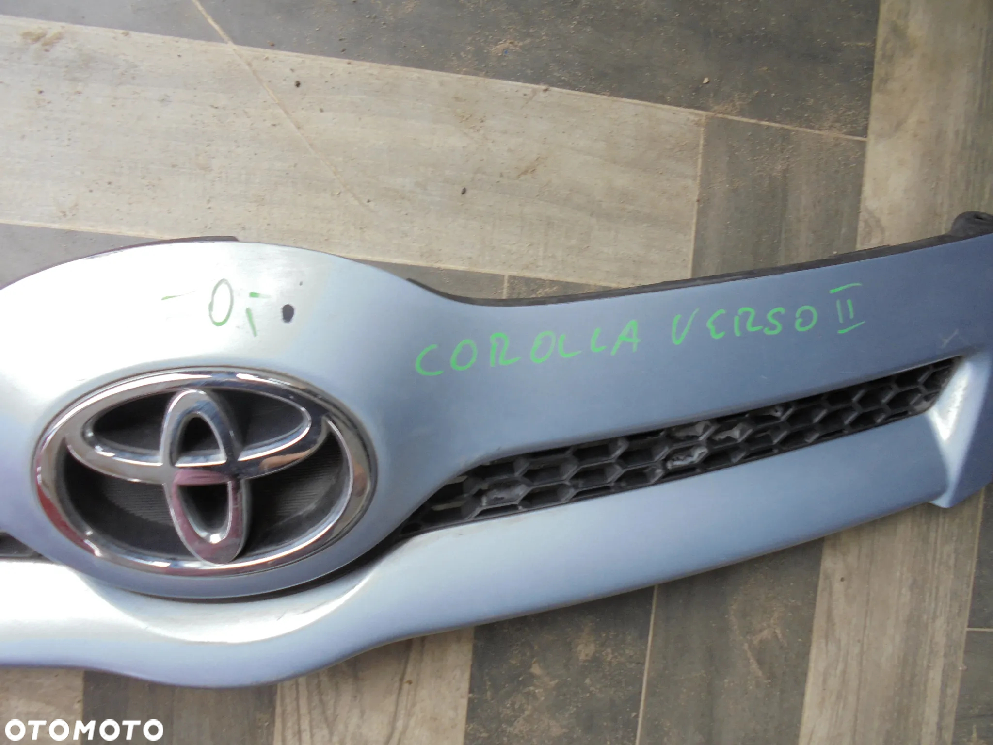 TOYOTA COROLLA VERSO II GRILL ATRAPA - 2