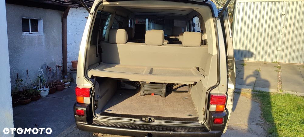 Volkswagen Caravelle - 14