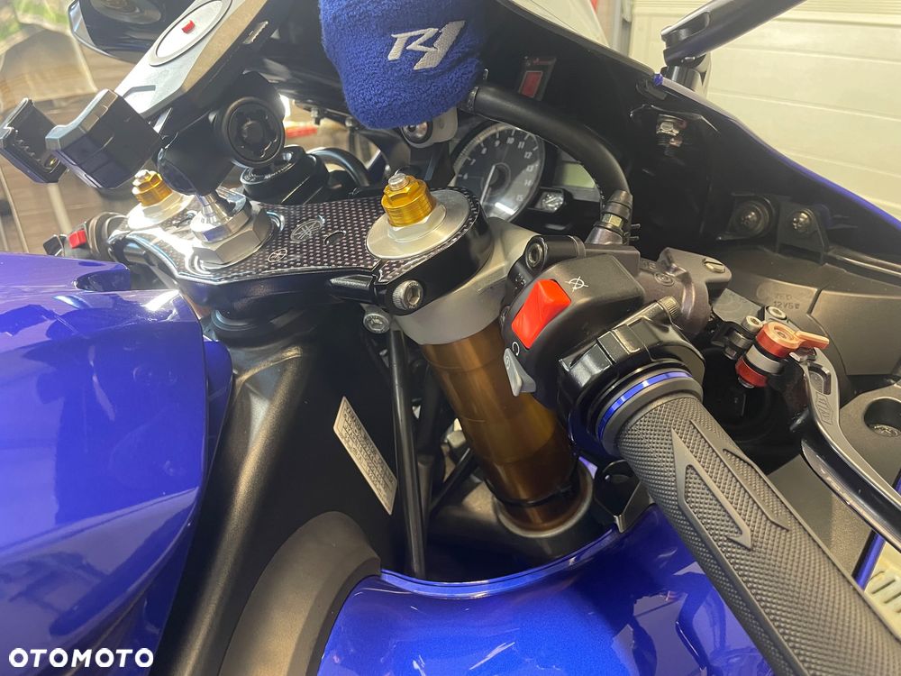 Yamaha R1 - 33