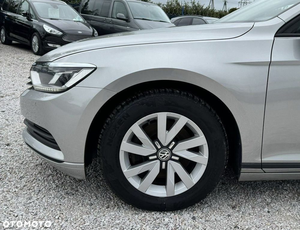 Volkswagen Passat - 36