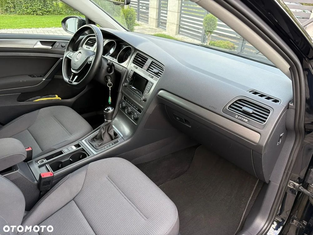 Volkswagen Golf 1.2 TSI BMT Trendline Perfectline - 29