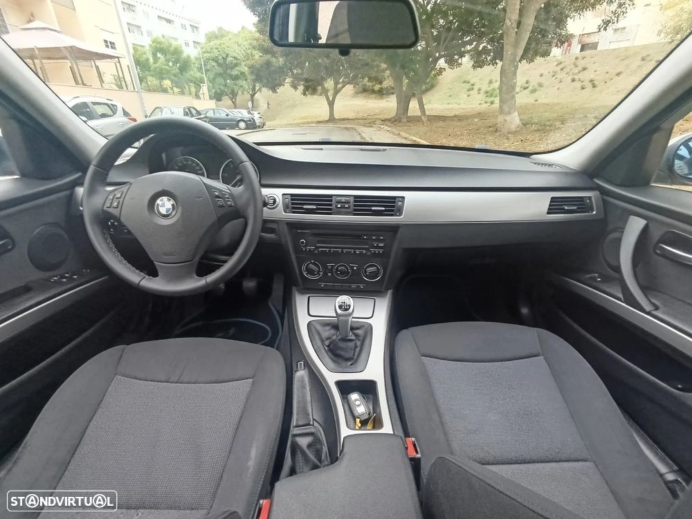 BMW 320 d Sport - 13