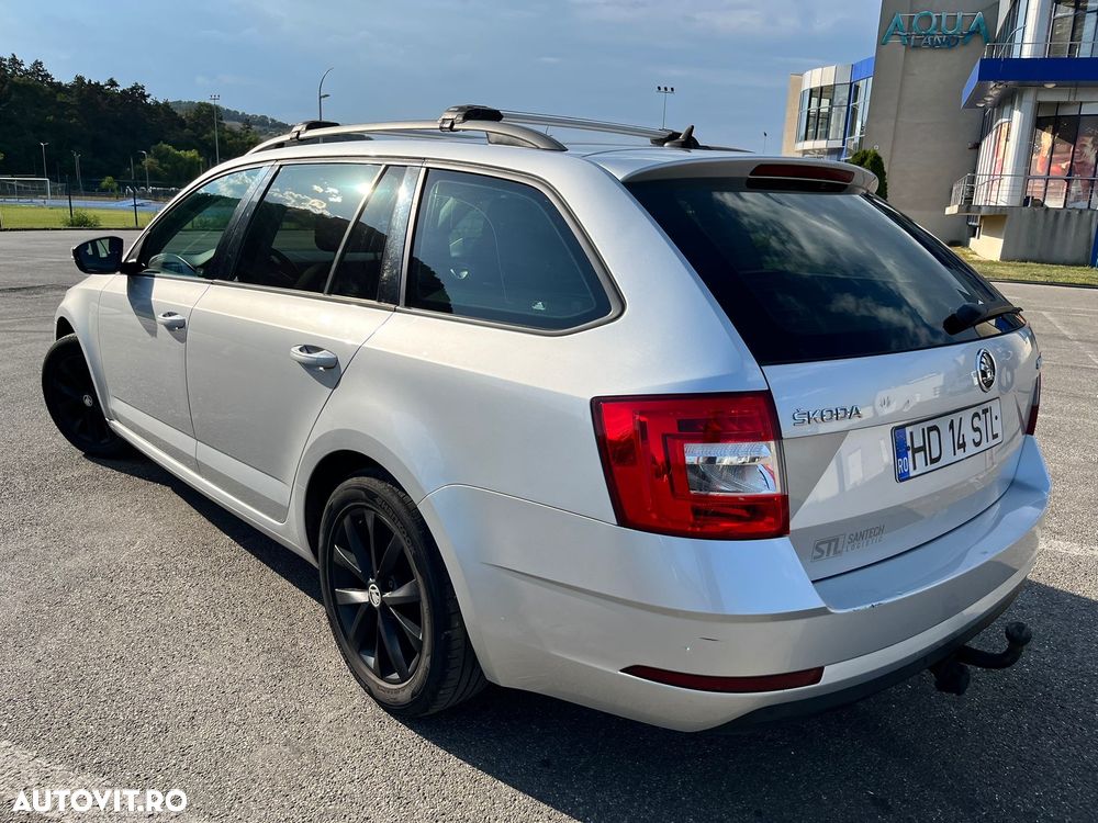 Skoda Octavia Combi Diesel 1.6 TDI DSG Ambition - 2