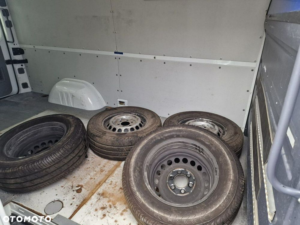 Mercedes-Benz Sprinter - 23