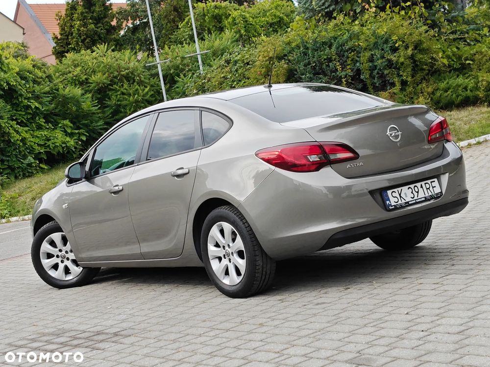 Opel Astra 1.6 EU6 - 2