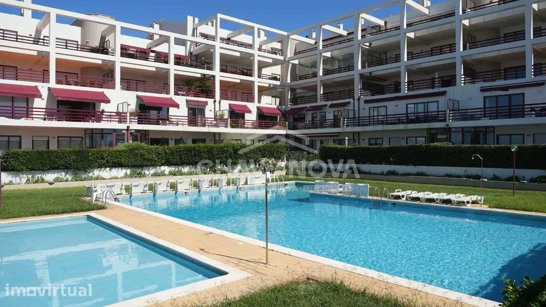 T3 Condomínio Fechado c/ Terraço e Piscina em Canidelo (1º Linha Mar)