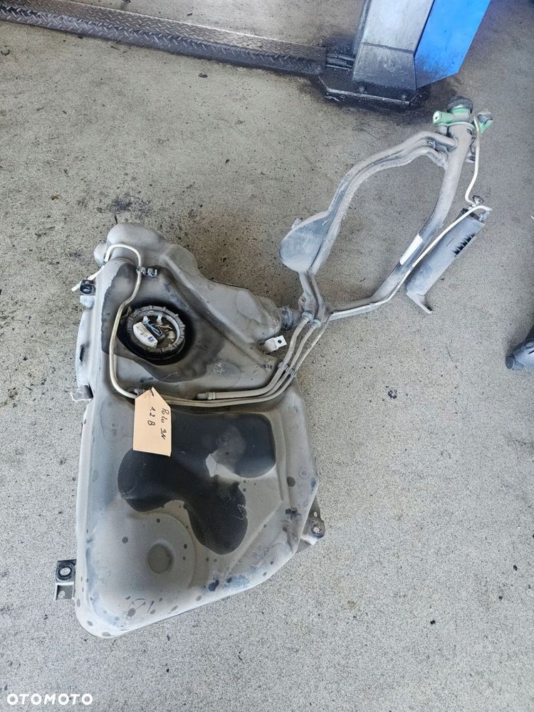 Zbiornik paliwa bak Volkswagen Polo 9N 1.2B - 1