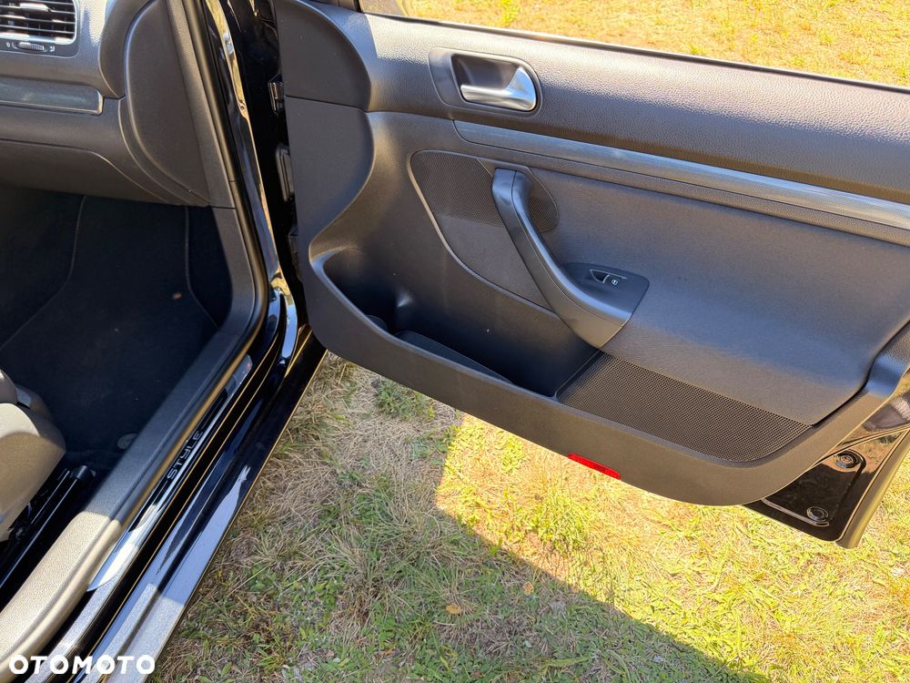 Volkswagen Golf 1.6 TDI DPF Comfortline - 14