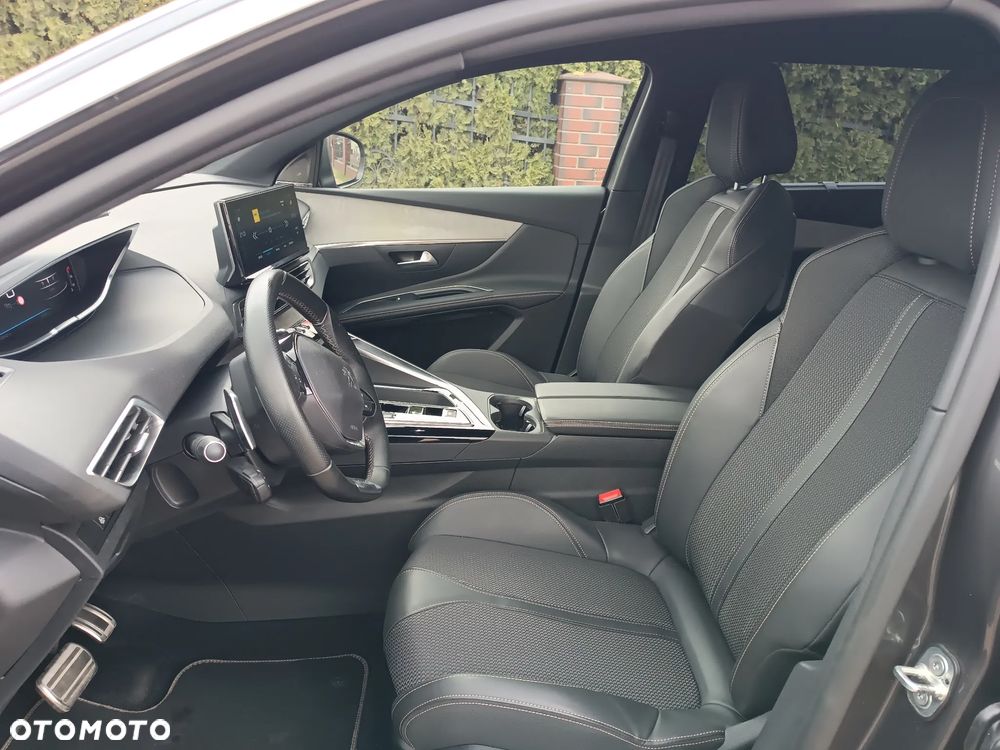 Peugeot 5008 Hybrid 136 e-DSC GT - 12