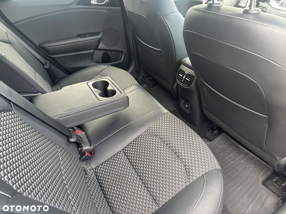 Kia Ceed 1.5 T-GDI Business Line Plus - 17