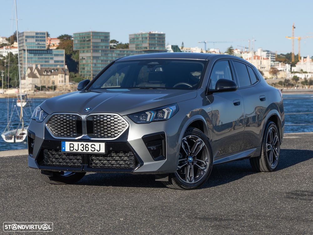 BMW iX2 eDrive20 Pack Desportivo M - 4