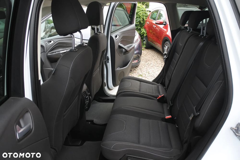 Ford Kuga 2.0 TDCi 2x4 Titanium - 9