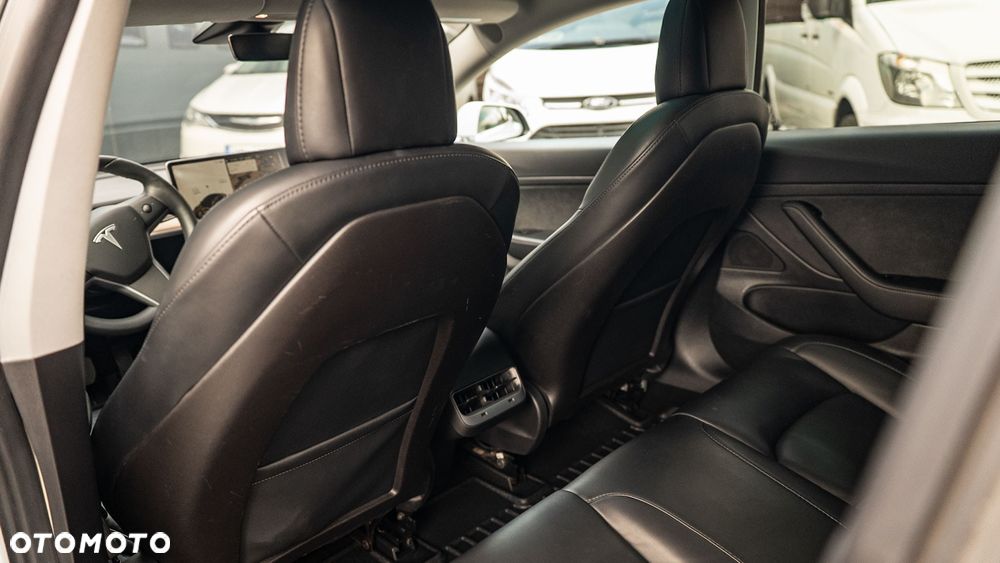 Tesla Model 3 - 3