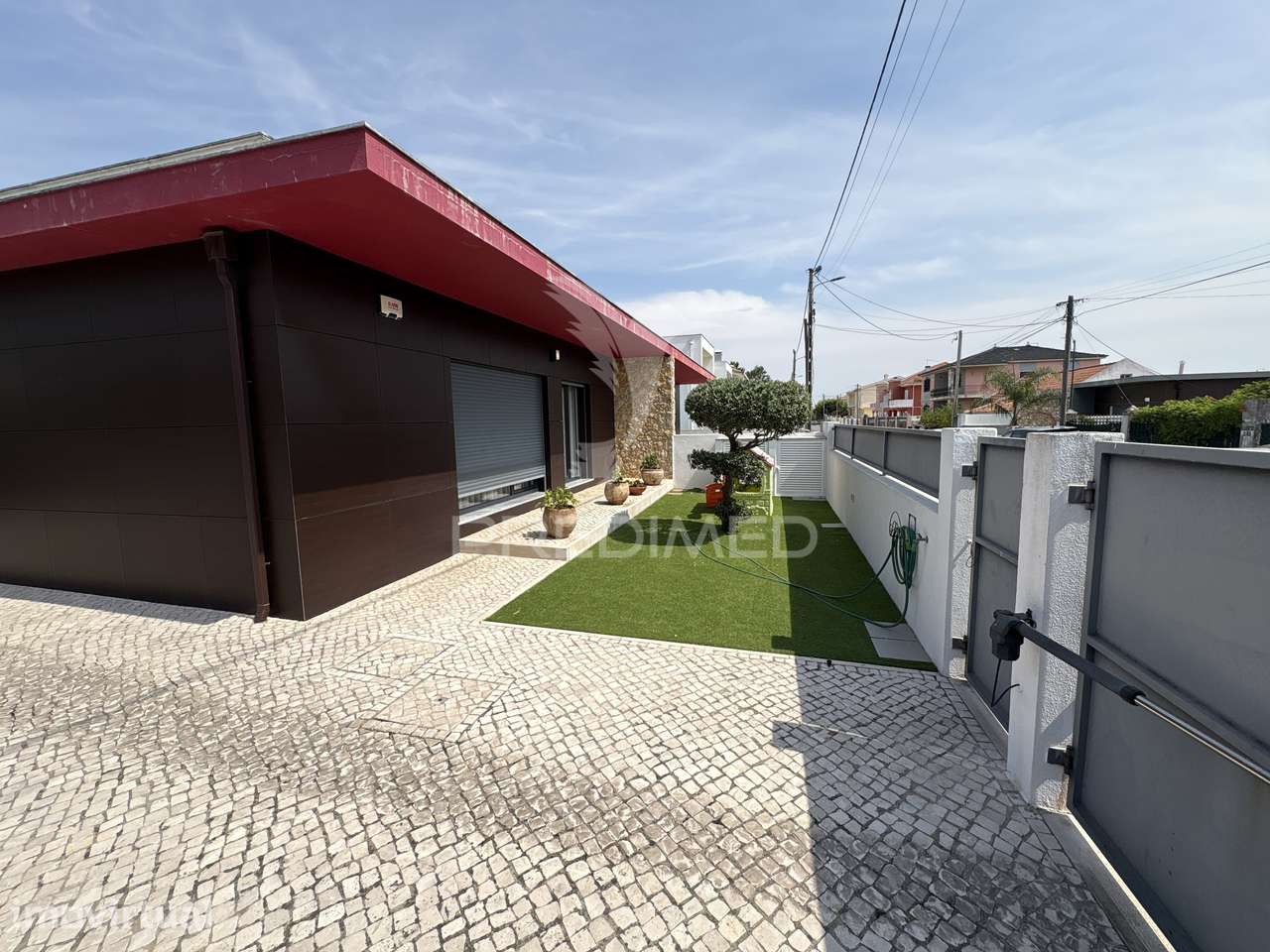Moradia T4 térrea com piscina de água salgada em Fernão Ferro - Grande imagem: 3/38