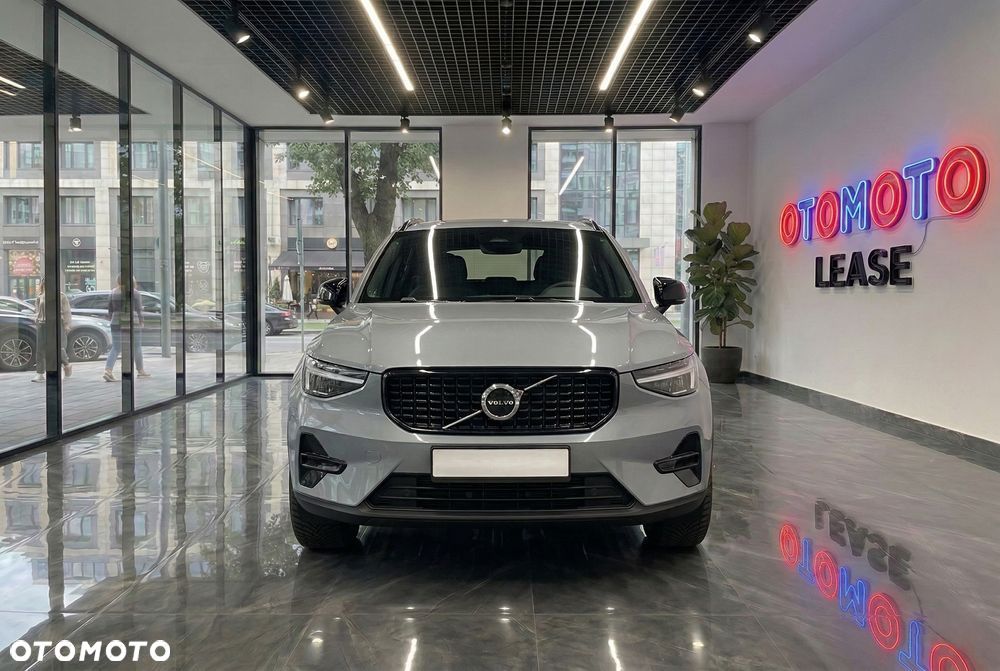Volvo XC 40 B3 Plus Dark - 2