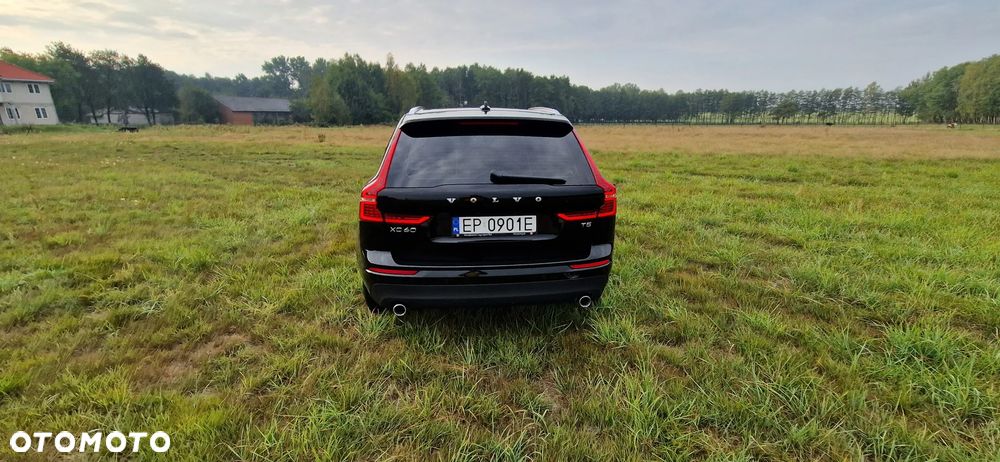 Volvo XC 60 T5 Momentum Pro - 4