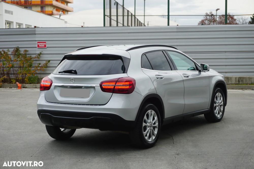 Mercedes-Benz GLA 200 d 4Matic 7G-DCT Urban - 2