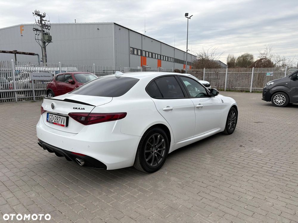 Alfa Romeo Giulia 2.0 Turbo - 4