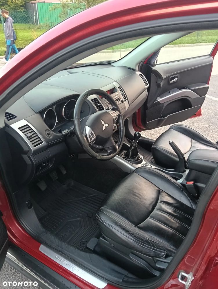 Mitsubishi Outlander 2010 photo 2