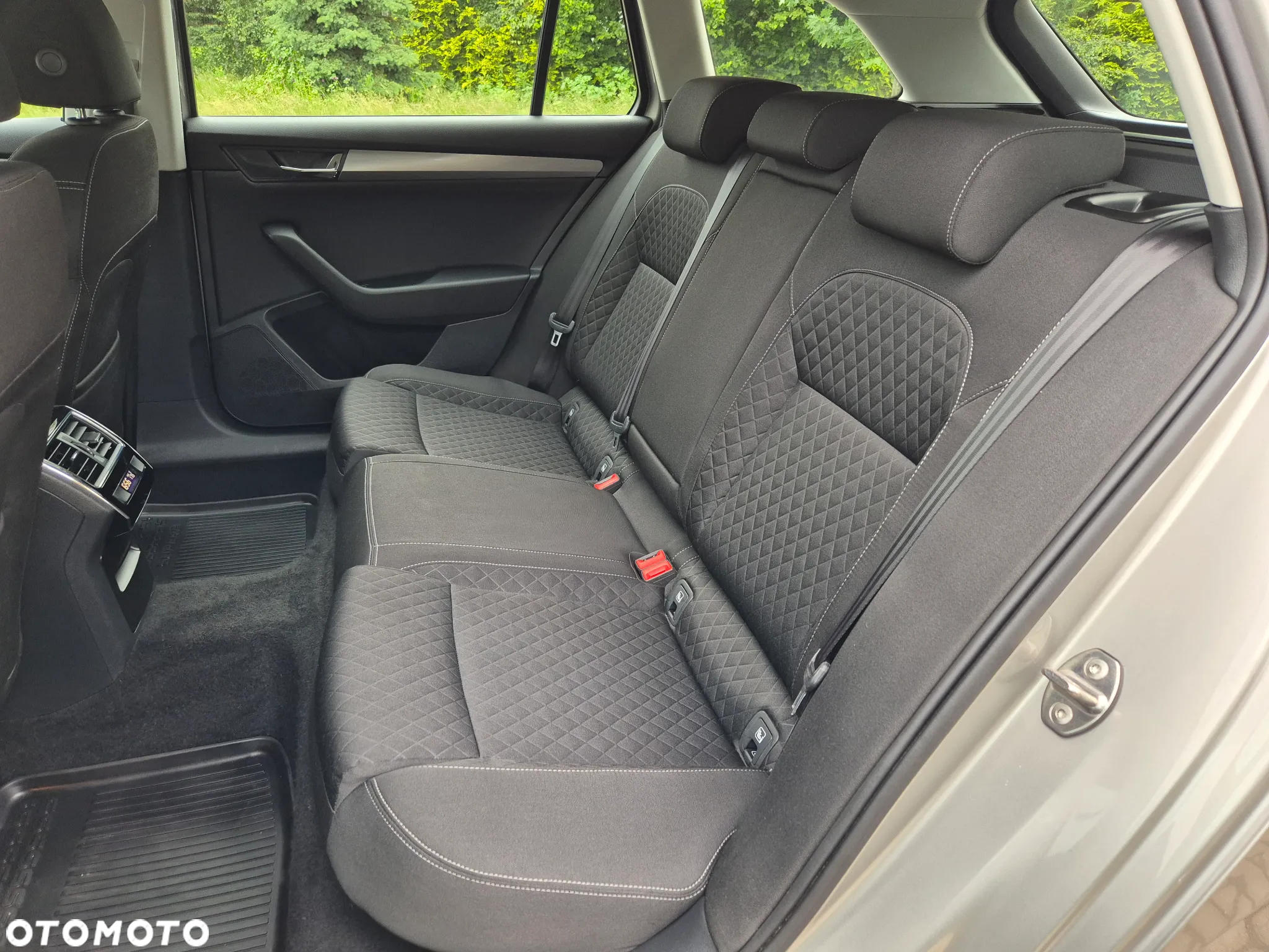 Skoda Superb 2.0 TDI Premium Edition - 26