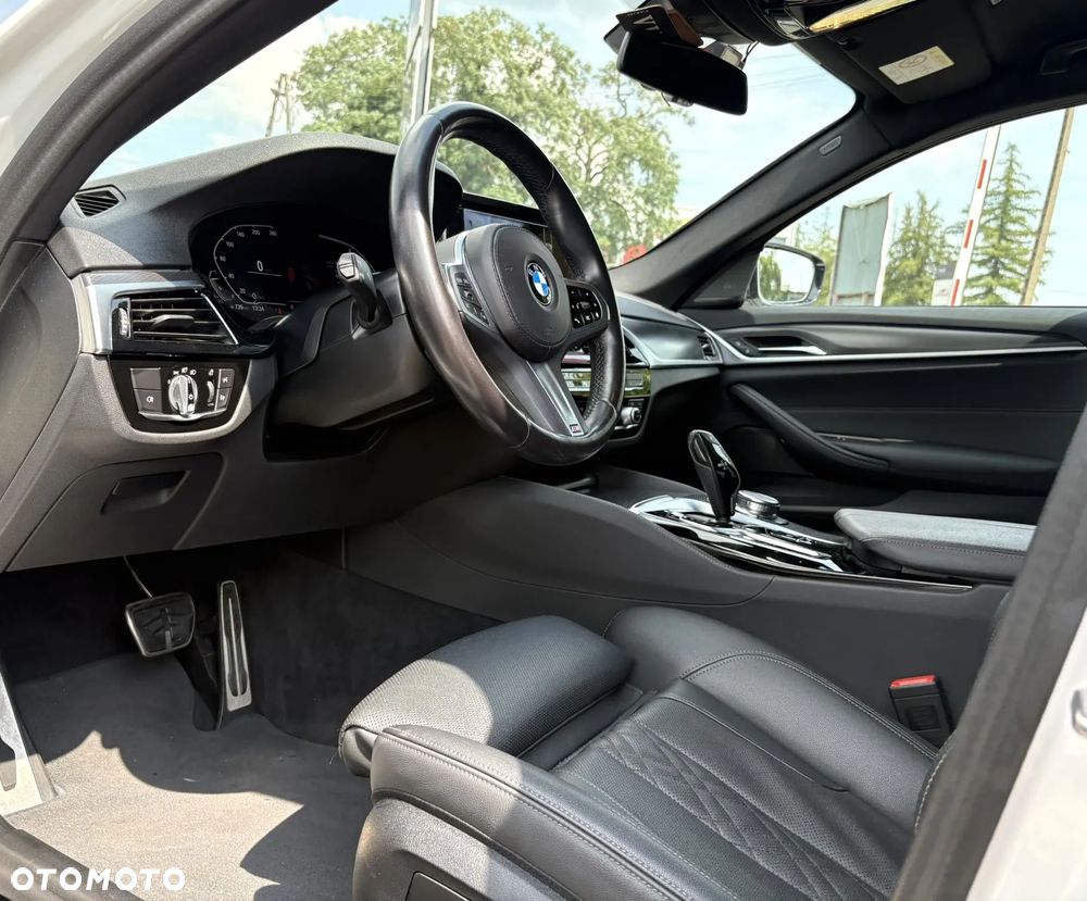 BMW Seria 5 520d xDrive MHEV M Sport sport - 12