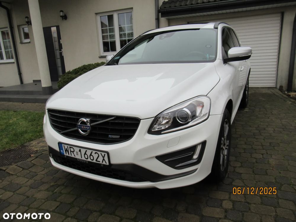 Volvo XC 60 D4 AWD R-Design Momentum - 16